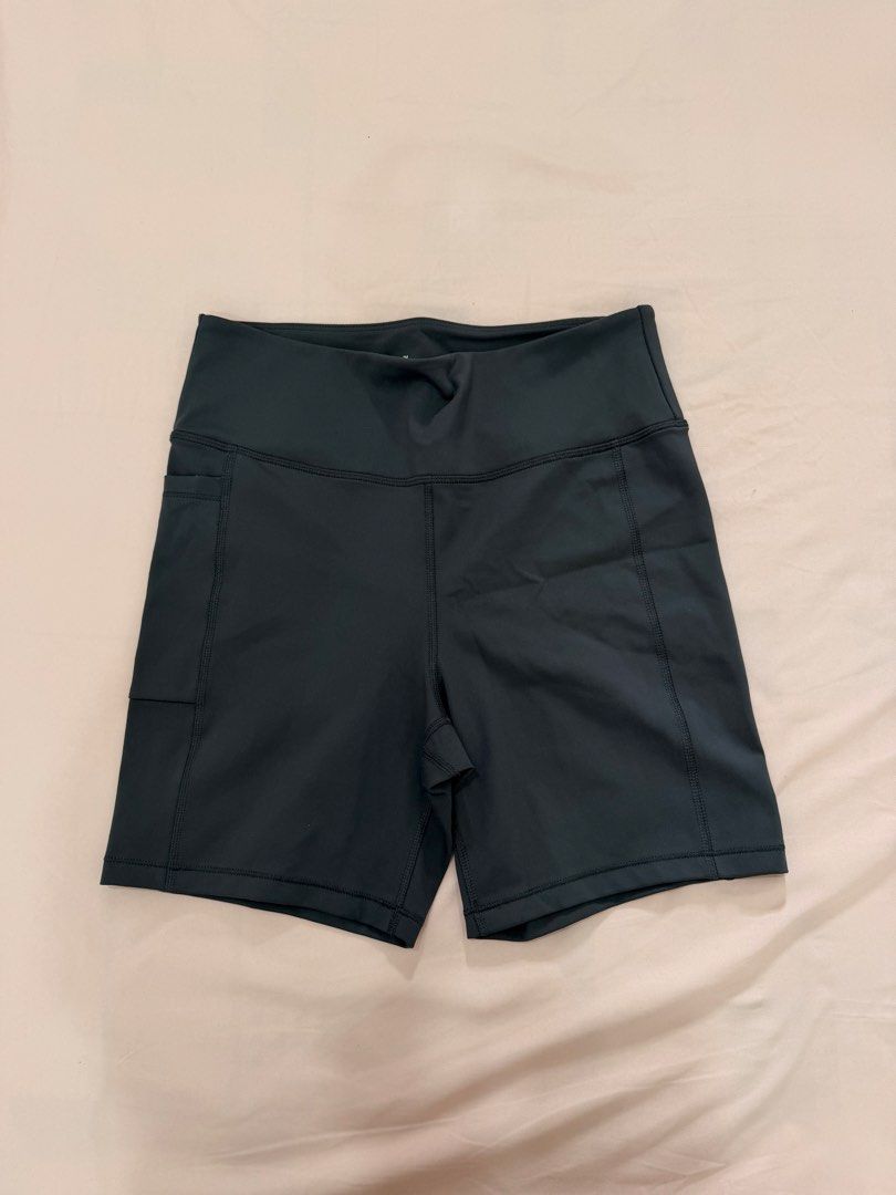 H&M Move Dry-Move Shorts Size M (Category: Shorts) located in Tuguegarao City. Submitted by joysmithznjo (Listing ID 1461941316, Image 1). Description: - Dark grey H&M Move shorts - Features Dry-Move technology for comfort - Convenient pockets on both sides - Perfect for workouts or everyday casual wear - Size: Medium.