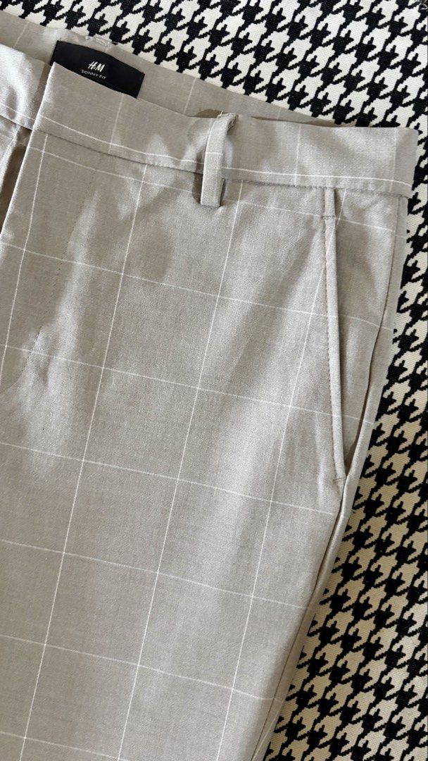 H&M Pants (Category: Trousers) located in Makati City. Submitted by funkyfindsinc (Listing ID 1461828864, Image 2). Description: Size : US 29 MOP: GCash, BPI, Maya MOD: Lalamove, Grab, LBC, J&T Pickup pin: Walter Mart Arnaiz Avenue Makati City Meetup: One Ayala Greenbelt Glorietta WalterMart Makati .