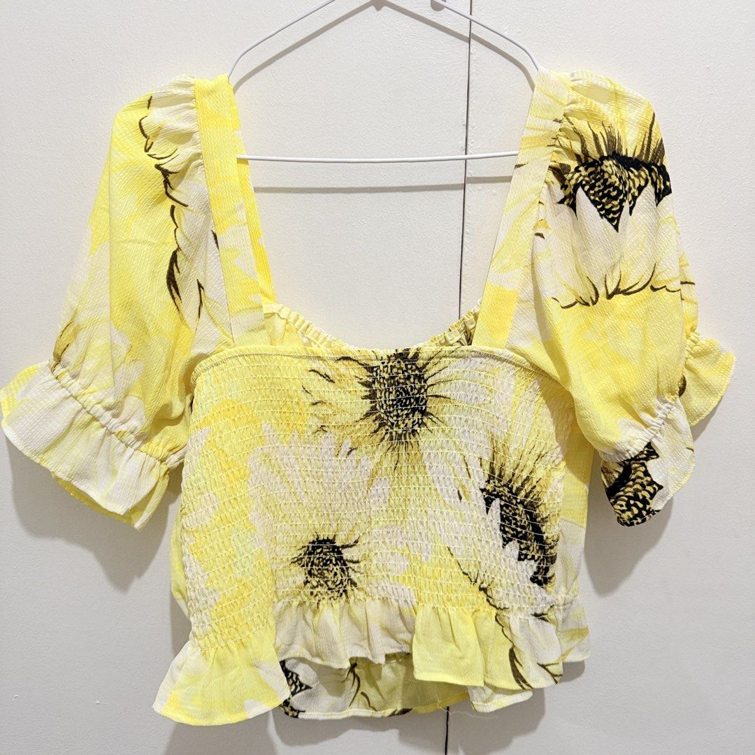 H&m puff sleeve blouse (Semi large) (Category: Blouses) located in Baguio. Submitted by baguiogurl2 (Listing ID 1461930193, Image 3). Description: New condition, no signs of use Super pretty and summery 🌈No when worn, if in doubt, do not buy 📭ships from Mandaluyong.