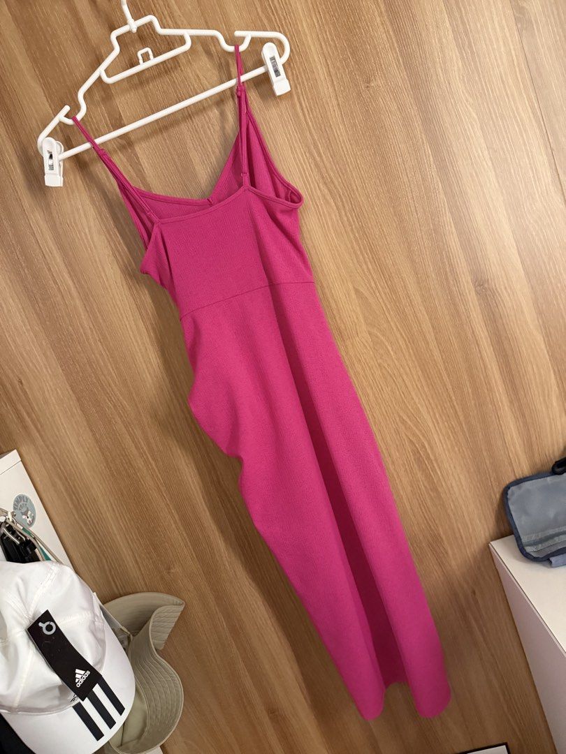 H&M Ruched Midi Dress (Category: Dresses) located in Manila. Submitted by conradfisher (Listing ID 1461874287, Image 3). Description: .
