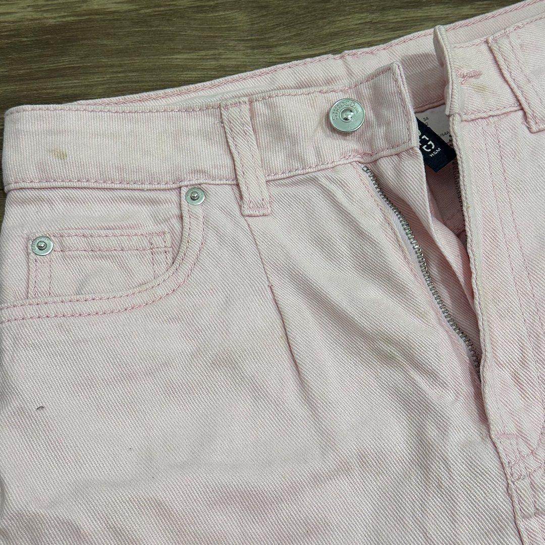 H&M Shorts (Category: Shorts) located in Manila. Submitted by shaoli04 (Listing ID 1461809940, Image 3). Description: .