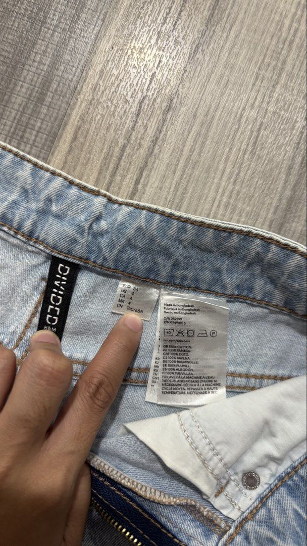 H&M Shorts (Category: Shorts) located in Orani. Submitted by iveecrz (Listing ID 1461858990, Image 3). Description: 25-26inch.