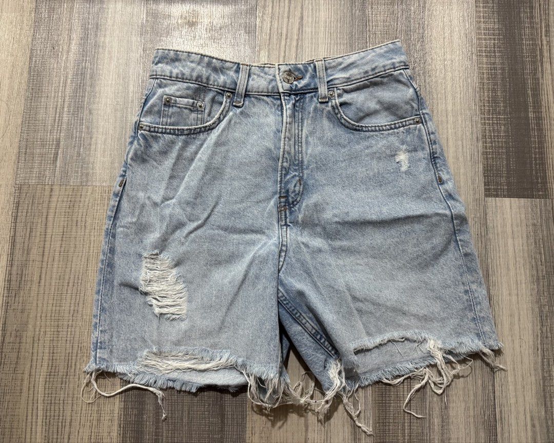H&M Shorts (Category: Shorts) located in Orani. Submitted by iveecrz (Listing ID 1461858990, Image 1). Description: 25-26inch.