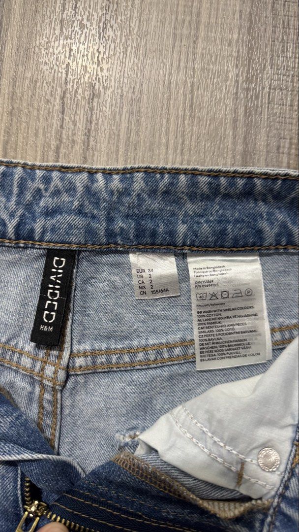 H&M Shorts (Category: Shorts) located in Orani. Submitted by iveecrz (Listing ID 1461859745, Image 3). Description: 24-25inch.