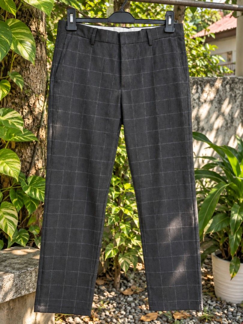 H&M Slim Fit Checkered Pants – Dark Gray (Category: Jeans) located in Pasig City. Submitted by realistic28 (Listing ID 1461861317, Image 1). Description: Original H&M pants. ✨ Once lang nagamit ✨ Good condition ✨ Slim fit ✨ Dark gray with checkered/windowpane pattern ✨ Clean and classy tingnan Perfect for casual, office, or semi-formal outfit. Actual item shown in the photos.