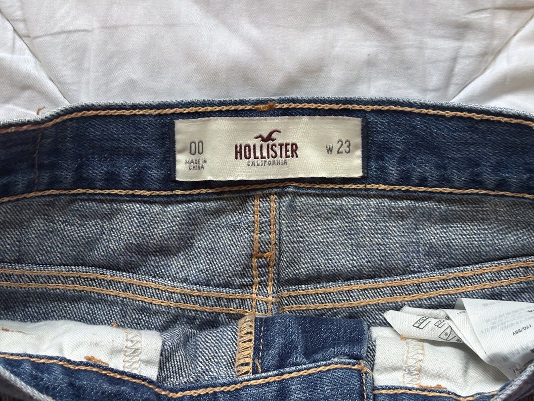 hollister micro shorts (Category: Shorts) located in Batangas. Submitted by miuparfait (Listing ID 1461831318, Image 3). Description: micro shorts size: 00 / w23 (hard denim, fits smaller frames) condition: 10/10 (this is preloved, i owned this since i was in grade 6 !!! i outgrew it and would love someone else to be able to wear it) location: batangas mop: gotyme mod: jnt.
