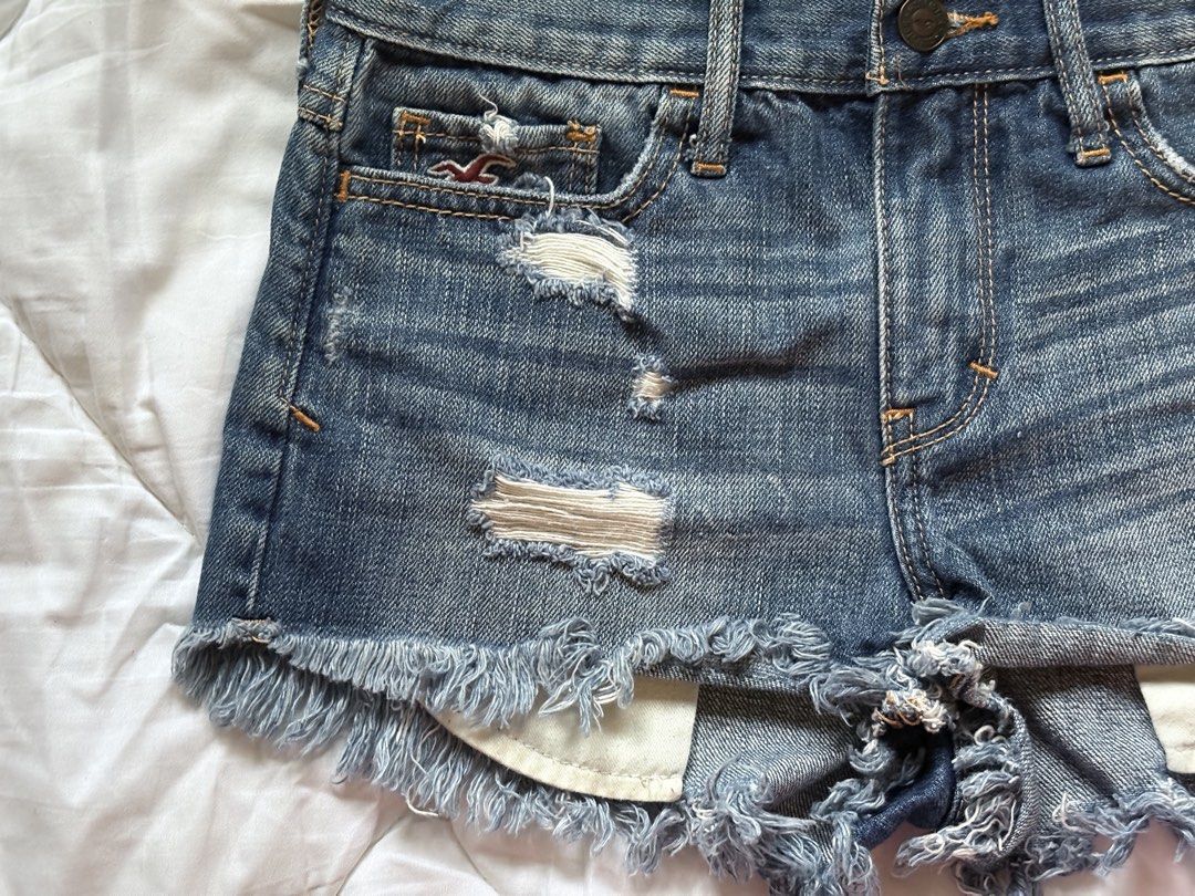 hollister micro shorts (Category: Shorts) located in Batangas. Submitted by miuparfait (Listing ID 1461831318, Image 2). Description: micro shorts size: 00 / w23 (hard denim, fits smaller frames) condition: 10/10 (this is preloved, i owned this since i was in grade 6 !!! i outgrew it and would love someone else to be able to wear it) location: batangas mop: gotyme mod: jnt.
