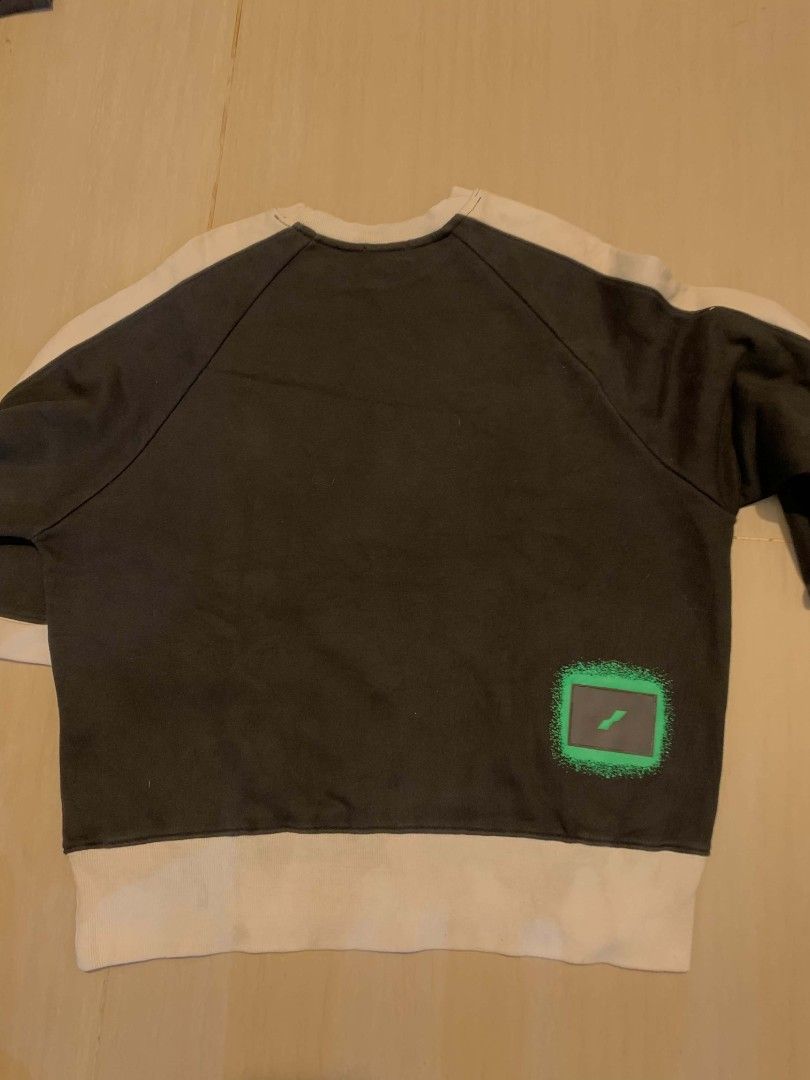 HOMESICK Black & White Raglan Sweatshirt (Category: Longsleeves) located in Manila. Submitted by ninningonz74690 (Listing ID 1461918304, Image 2). Description: - Black raglan sweatshirt with white sleeves and hem. - Features the HOMESICK logo graphic on the front. - Small graphic detail on the back. - Perfect for casual everyday wear..