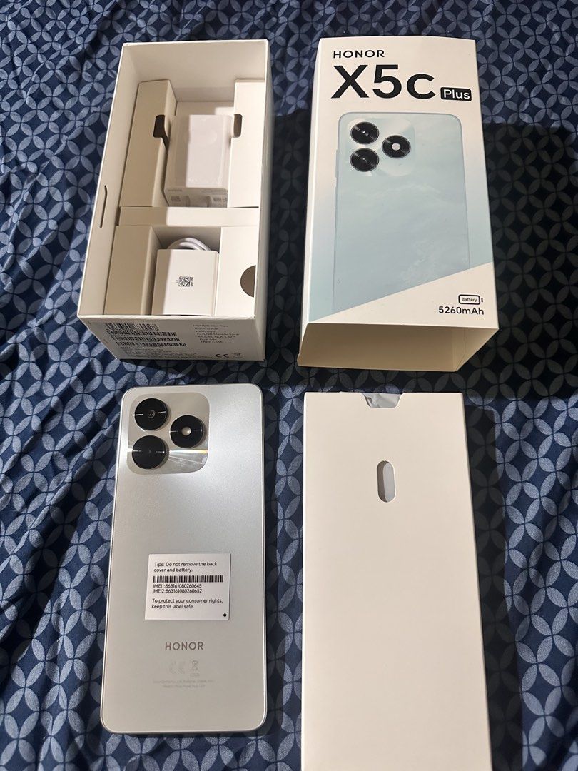 Honor (Category: Early Generation Mobile Phones) located in Santa Rosa. Submitted by rodrigopascual (Listing ID 1461803179, Image 3). Description: Brand New honor phone locked in Globe.