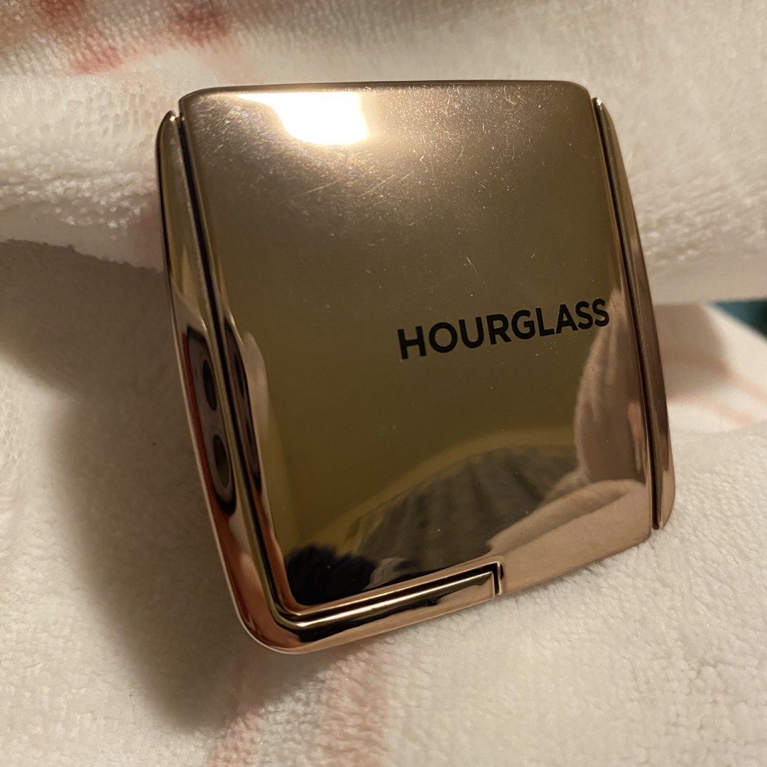 Hourglass Ambient Lighting Blush Diffused Heat (Category: Makeup) located in Quezon City. Submitted by cheerupbby (Listing ID 1429326221, Image 2). Description: Still available. Selling because got the whole palette. Will ship when I get back home to the Philippines in February 2027. Note: I will only bring what is SOLD. 📍 QC Can ship thru lalamove or j&t.