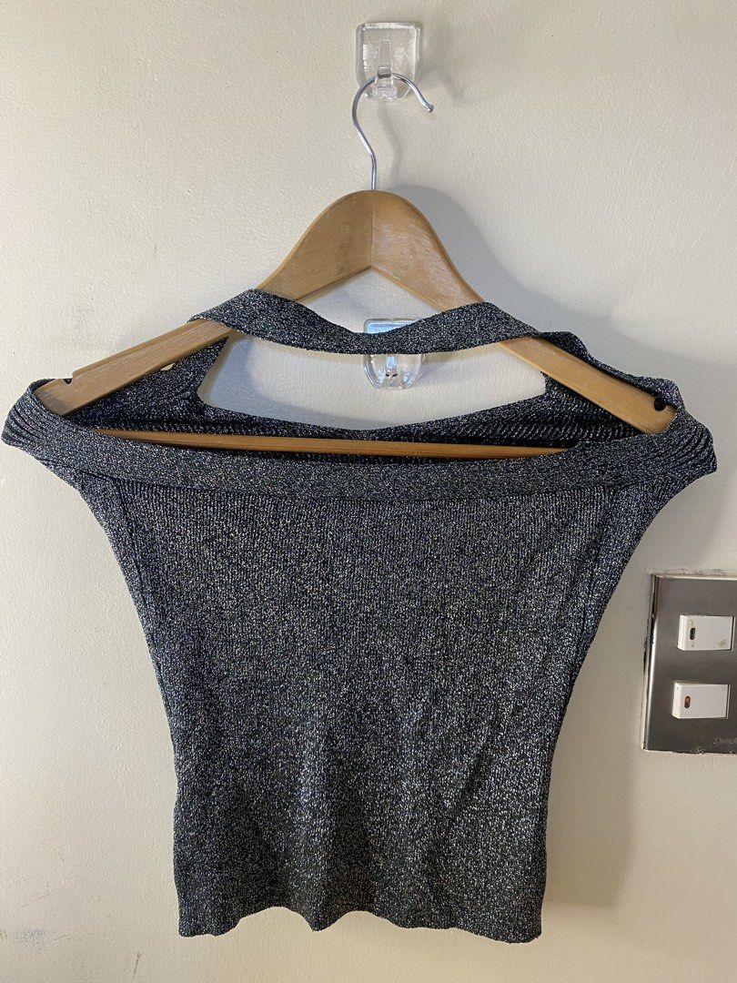 HQ glittery halter top S/m a36 (Category: Others Tops) located in Baguio. Submitted by buyforless_2600 (Listing ID 1461800712, Image 2). Description: .