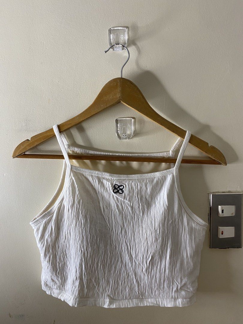 HQ halter padded top m a89 (Category: Sleeveless) located in Baguio. Submitted by buyforless_2600 (Listing ID 1461960301, Image 1). Description: .