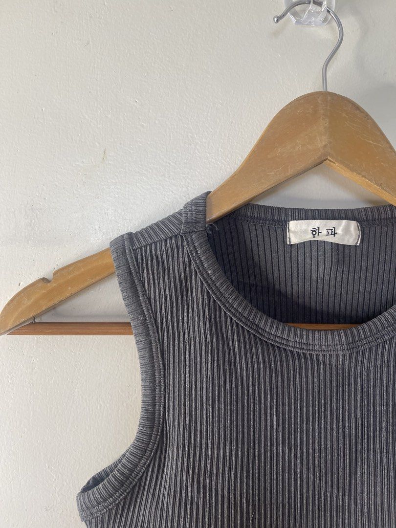 HQ Halter padded top S ribbed a36 (Category: Sleeveless) located in Baguio. Submitted by buyforless_2600 (Listing ID 1461858572, Image 2). Description: .