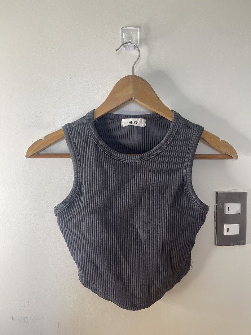 HQ Halter padded top S ribbed a36 (Category: Sleeveless) located in Baguio. Submitted by buyforless_2600 (Listing ID 1461858572, Image 1). Description: .