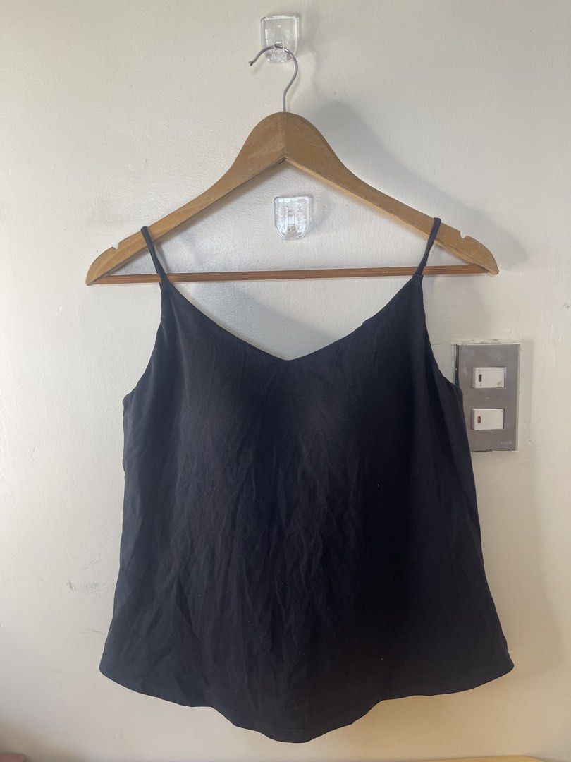 HQ Semi crop padded top a39 M/L (Category: Sleeveless) located in Baguio. Submitted by buyforless_2600 (Listing ID 1461859971, Image 1). Description: .