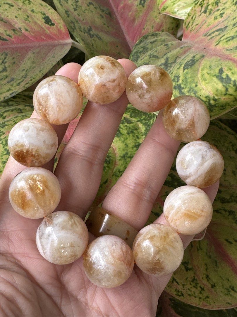 HQ TOWER CITRINE 4 BRACELET 🍋 M8_CIT013 (Category: Precious Stones) located in Bulacan. Submitted by selling_low_by_bella_ben (Listing ID 1461799621, Image 1). Description: HQ TOWER CITRINE 4 🍋 M8_CIT013 🏷️ 2500 19+ mm 16 cm wrist.