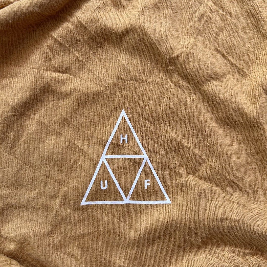 Huf shirt🔥 (Category: Activewear) located in Jinoba-an. Submitted by eegiboy (Listing ID 1461864241, Image 3). Description: Wts: Huf shirt Size: medium Dimes: 20/28 Excellent condi 550plussf Dm me if interested Thankyou.