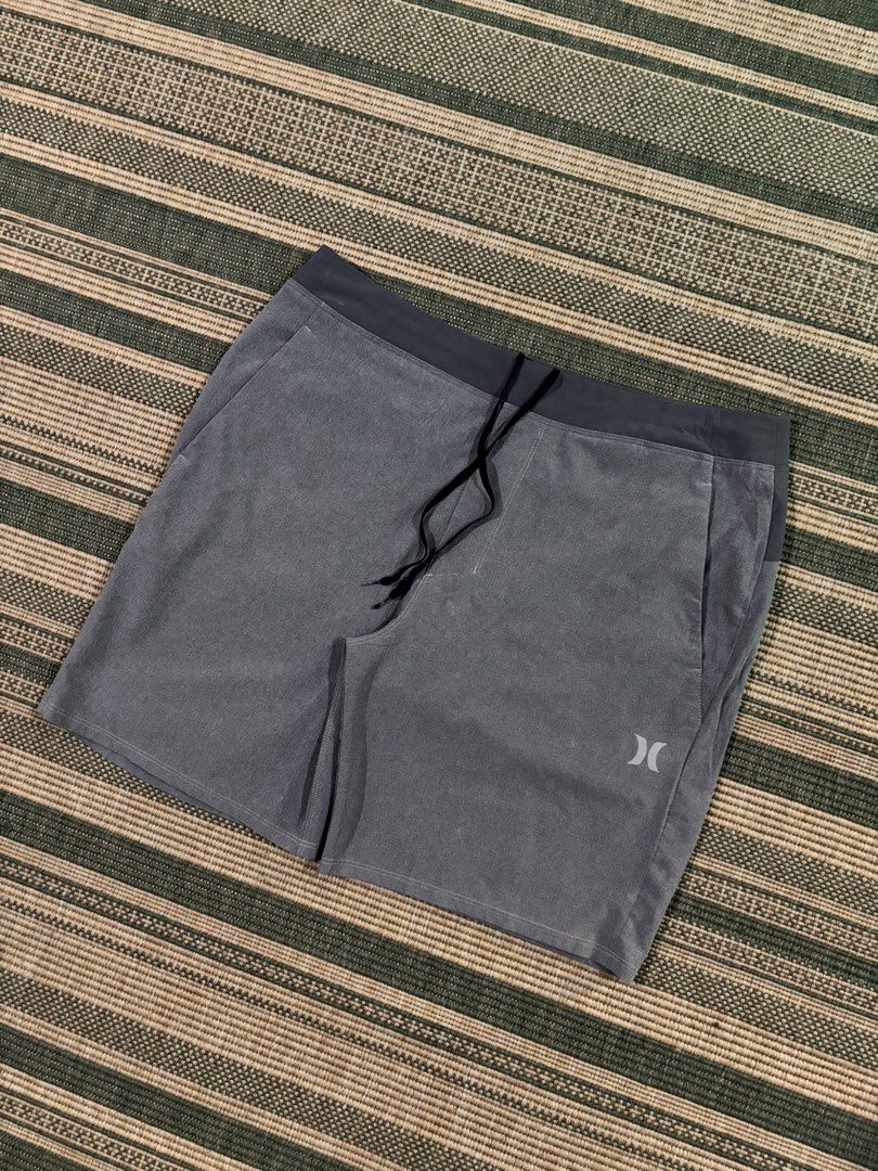 Hurley Shorts quick 86% polyester (Category: Swim Trunks & Board Shorts) located in Bulacan. Submitted by charlieflips (Listing ID 1461810195, Image 1). Description: Size 34 waist Length: 18 Like new Issue nasa last photos.