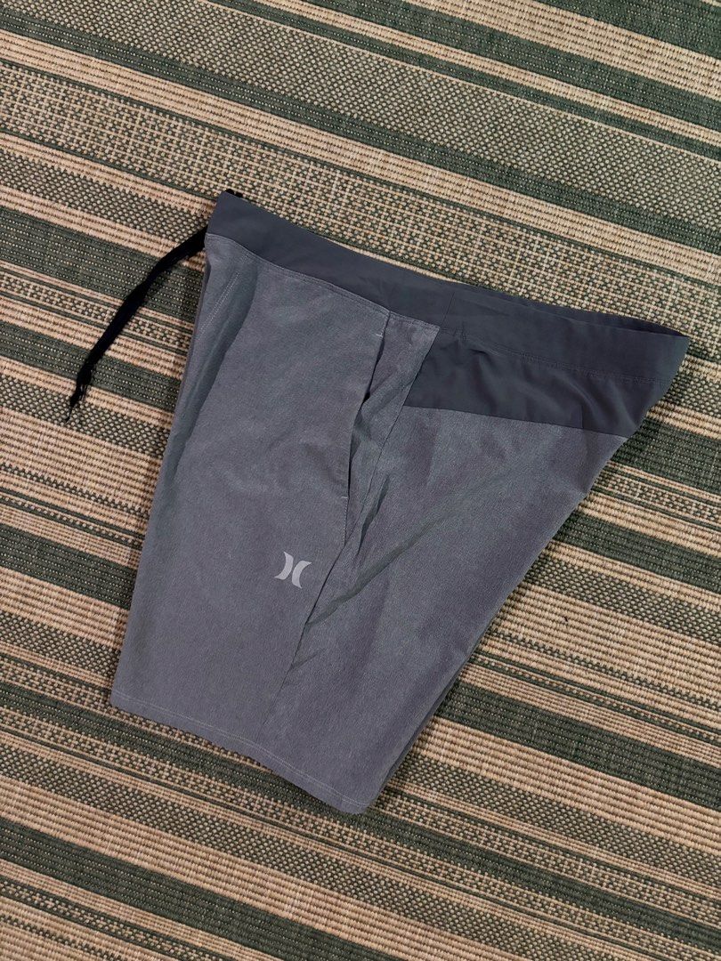 Hurley Shorts quick 86% polyester (Category: Swim Trunks & Board Shorts) located in Bulacan. Submitted by charlieflips (Listing ID 1461810195, Image 2). Description: Size 34 waist Length: 18 Like new Issue nasa last photos.