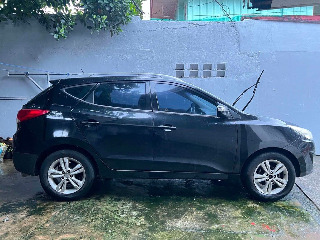 Hyundai Tucson Theta ll Auto (Category: Used Cars) located in Marikina City. Submitted by louitmg24 (Listing ID 1461949209, Image 3). Description: Hyundai Tucson 2010 model (theta ll) Complete original papers Gas Registered until next year MAY 2027 Automatic transmission Smooth no delay Ice cold aircon 250k negotiable Nakapangalan sa company business pero complete papers and ready to transfer ownership Honest Issue: bintana sa driver side naglolo