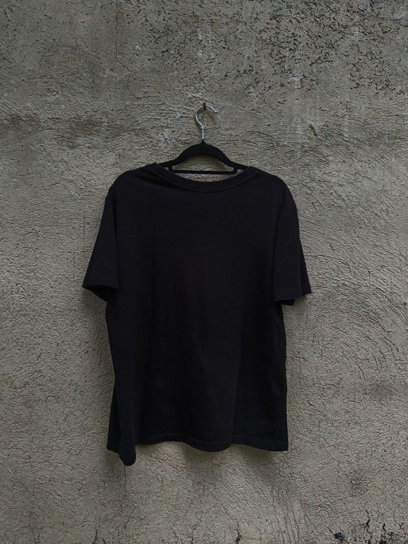 IBEX United Kingdom Graphic Tee (Category: Tshirts & Polo Shirts ) located in Manila. Submitted by isaacquillobe12 (Listing ID 1461857373, Image 3). Description: 💰 Price: ₱400 📏 Size: S on Tag 📐 Measurements: [L26/W19] ✨ Condition: [9/10] IBEX United Kingdom graphic tee with a standout design. A nice casual piece for everyday or streetwear-inspired outfits. 📍 Cebu 🚚 Delivery nationwide via jnt / Maxim rate 📩 Message ThriftHaven to order/res