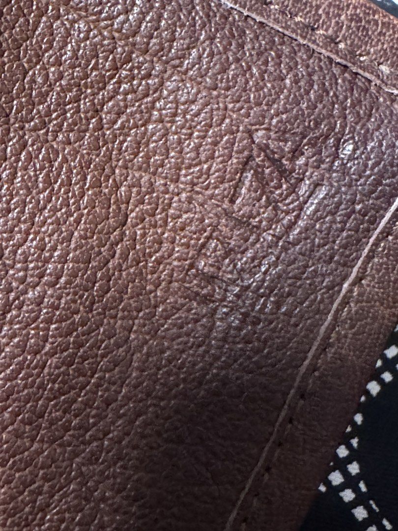 IBIZA Leather WALLET (Category: Luxury Bags & Wallets) located in Marikina City. Submitted by luvbags40524 (Listing ID 1461956676, Image 2). Description: Good confition No flaws Slight sign og used 4 cardslots 4 compartments 1 coinpurse .