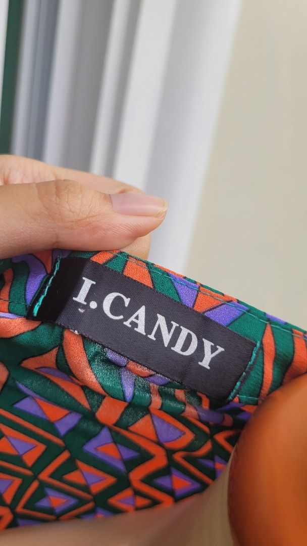 i.candy Patterened Top (Category: Longsleeves) located in Muntinlupa City. Submitted by havilahph (Listing ID 1461857089, Image 2). Description: I.CANDY Geometric Top that fits Size L. Presko, comfortable, and nice to wear!.