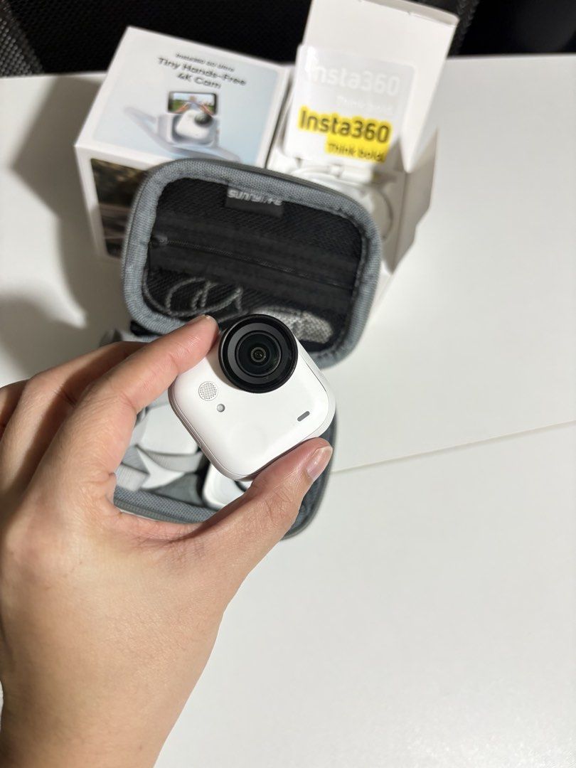 Insta360 GO Ultra Tiny Hands-Free 4K Cam (Category: Cameras) located in Bulacan. Submitted by beejey272756773 (Listing ID 1461926692, Image 2). Description: FOR SALE: Insta360 GO Ultra Standard Bundle + Extras Bought December of 2025 RFS : Hindi ko na nagagamit nakatambak lang sayang ipang bibili ko nalang ng stand mixer ✅ Updated to the latest firmware ✅ Fully functional ✅ Complete with original box ✅ Well maintained Included: 📦 Insta360 GO Ult