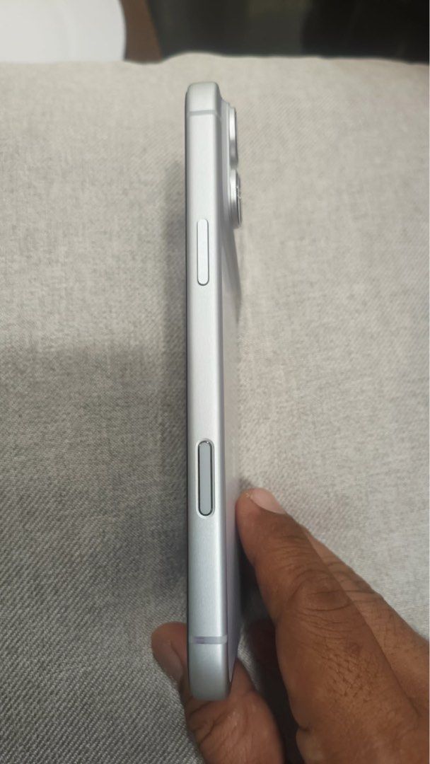 IP 17 Pro Max 512G White (Category: iPhone 17 Series) located in Rizal. Submitted by jrdstuffs (Listing ID 1461803936, Image 3). Description: First use: July 24, 2026 smart locked Under warranty.