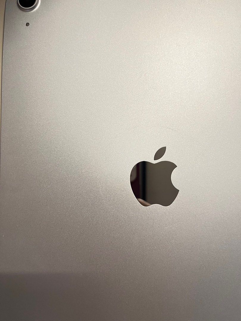 IPAD 11GEN A16 128GB (SILVER) (Category: iPad) located in Mandaluyong City. Submitted by yanelle123 (Listing ID 1461829509, Image 3). Description: IPAD 11GEN A16 128GB (SILVER) -Good condition, minimal used (no dents and scratches) -Used for netflix and workstuff only -Freebies: tempered glass, keyboard,mouse and pencil (not original) -Bought last dec 28,2025 from Istudio bgc -Lady owned -Meet up only for sure buyer only -Fixed price non negotiab