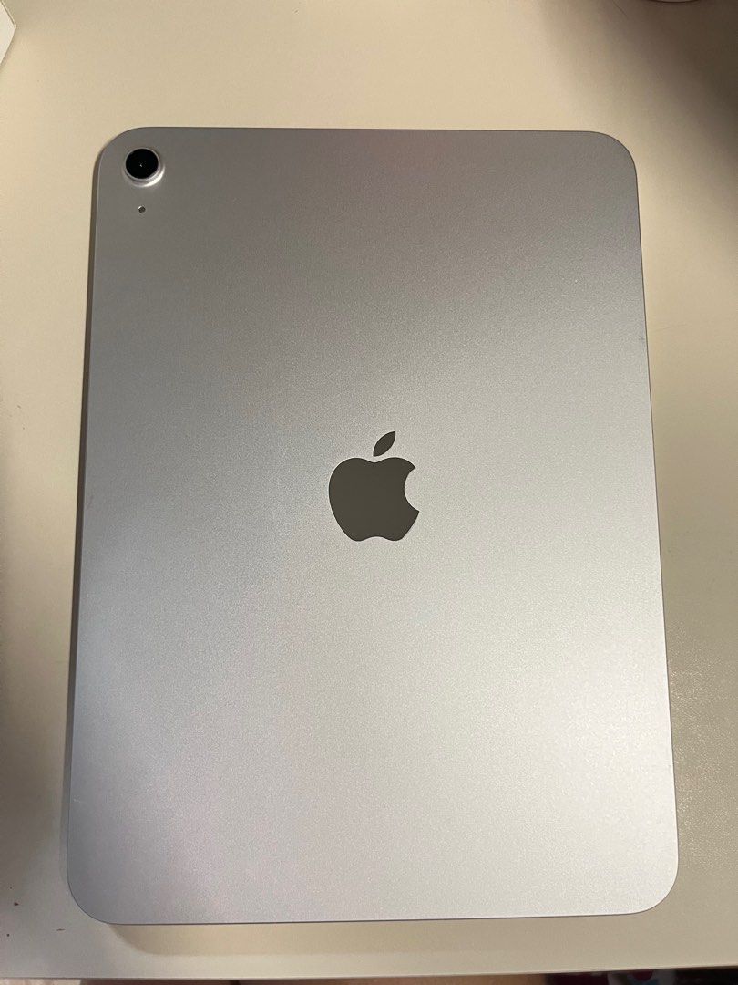 IPAD 11GEN A16 128GB (SILVER) (Category: iPad) located in Mandaluyong City. Submitted by yanelle123 (Listing ID 1461829509, Image 2). Description: IPAD 11GEN A16 128GB (SILVER) -Good condition, minimal used (no dents and scratches) -Used for netflix and workstuff only -Freebies: tempered glass, keyboard,mouse and pencil (not original) -Bought last dec 28,2025 from Istudio bgc -Lady owned -Meet up only for sure buyer only -Fixed price non negotiab