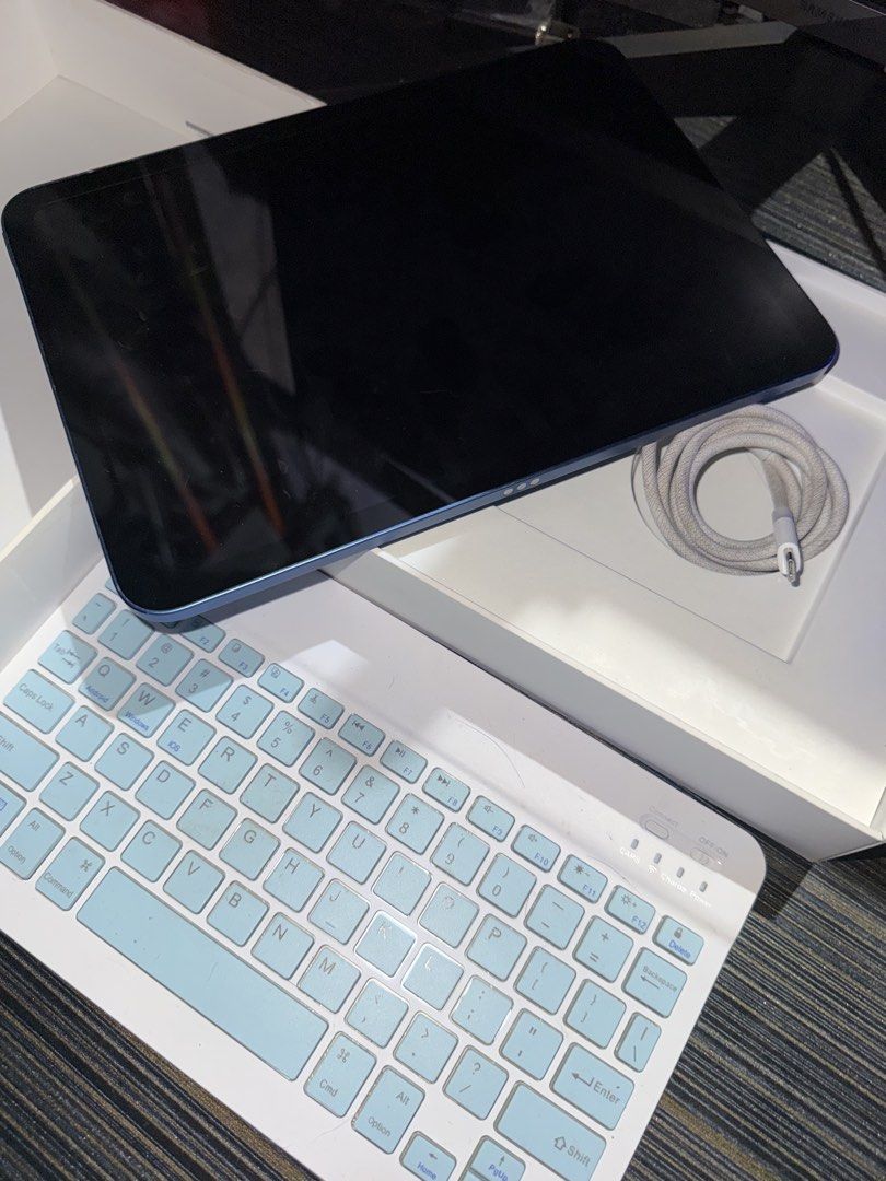 Ipad 11th gen A16 128GB (Category: iPad) located in Rizal. Submitted by panchovil63819 (Listing ID 1461964783, Image 1). Description: Ipad 11th gen A16 98% bh ; 112cc almost brandnew condition Inclusion:box,unit,charger,mouse & keyboard Unli reset 📍antipolo( can do meetup around manila).