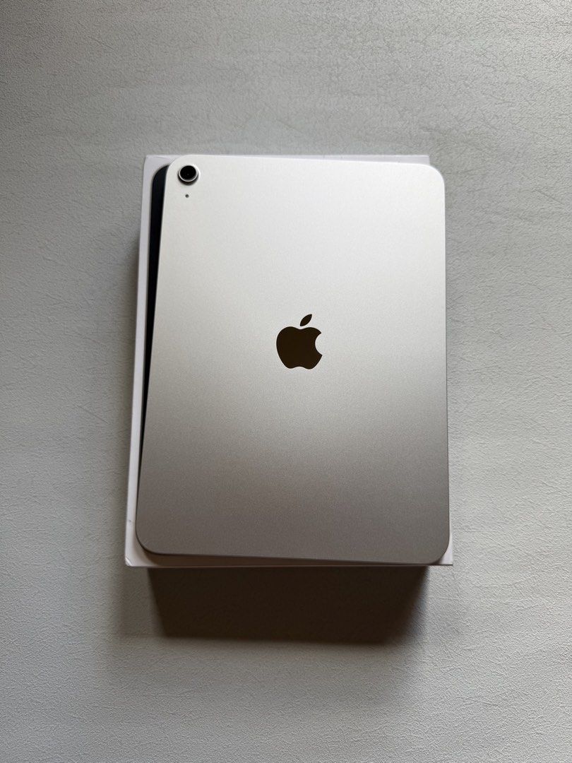 iPad 11th Gen A16 128GB Silver (Category: iPad) located in Quezon City. Submitted by apple__avenue (Listing ID 1462003915, Image 1). Description: Selling like-new iPad A26, 11th Gen, 128GB, & Silver. Under warranty until November 2026 and Battery health is 93%. Complete with Box, Manuals, Cord, 20W power brick, free case and Screen protector Meetups. Meetups at SM Fairview, SM North, Cubao, Marikina and nearbys Ships via LBC COD/COP and Lalamove/