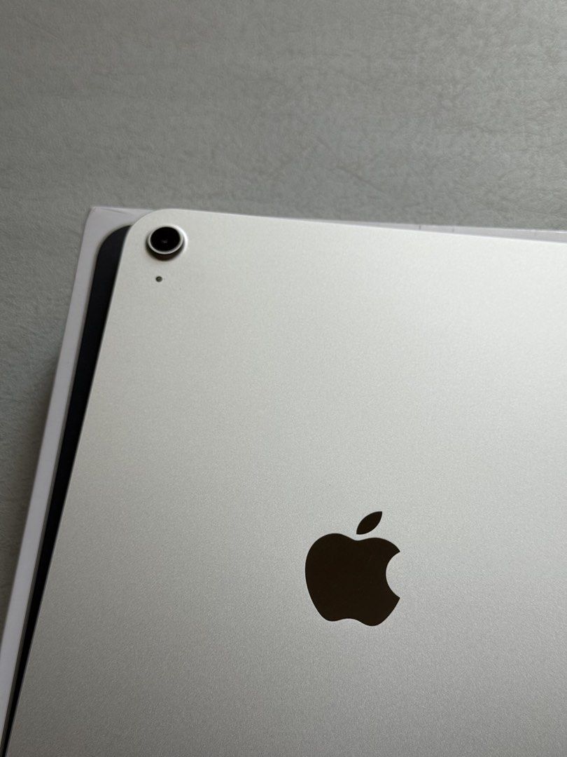 iPad 11th Gen A16 128GB Silver (Category: iPad) located in Quezon City. Submitted by apple__avenue (Listing ID 1462003915, Image 2). Description: Selling like-new iPad A26, 11th Gen, 128GB, & Silver. Under warranty until November 2026 and Battery health is 93%. Complete with Box, Manuals, Cord, 20W power brick, free case and Screen protector Meetups. Meetups at SM Fairview, SM North, Cubao, Marikina and nearbys Ships via LBC COD/COP and Lalamove/