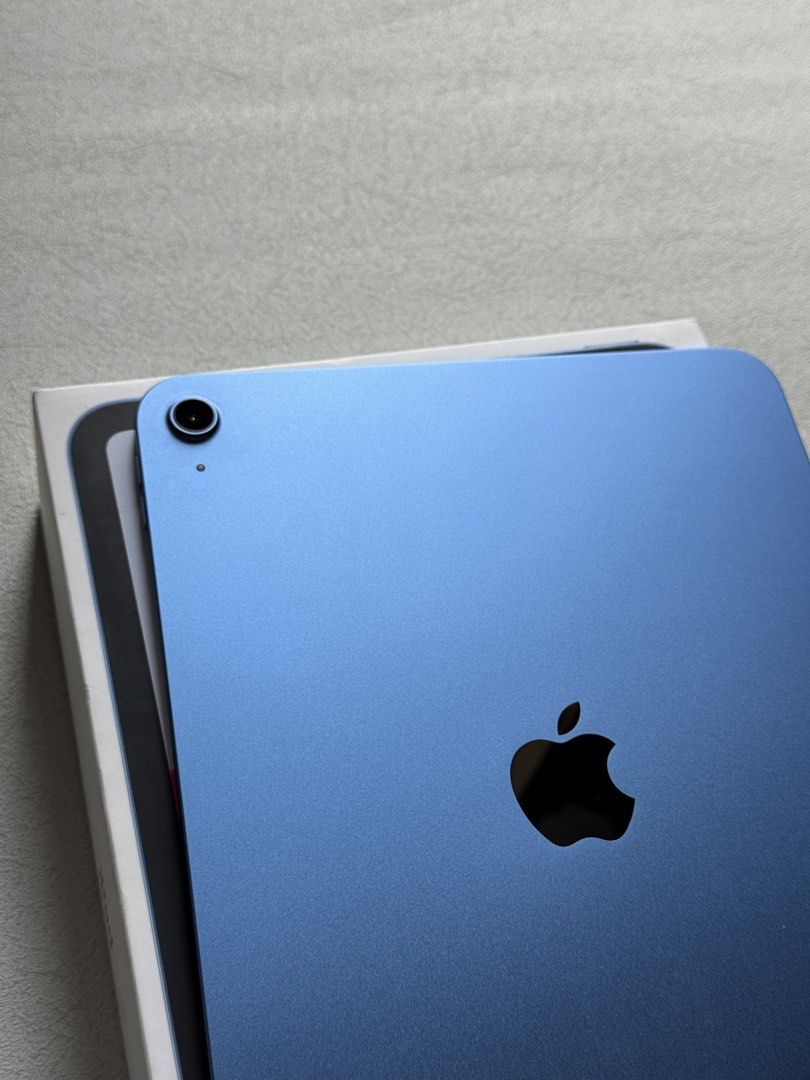 iPad A16 11th Gen 256GB Blue (Category: iPad) located in Quezon City. Submitted by apple__avenue (Listing ID 1461993559, Image 2). Description: Selling brand-new condition of iPad A16, 11th Gen, 256GB, & Blue. Under warranty until October 2026 & With battery health of 97%. Complete with Box, Manuals, Case, Cord, & 20W power adapter, Installed with screen protector. Meetups: SM Fairview, SM North, Cubao, Manila, Marikina, & nearbys places Shipping