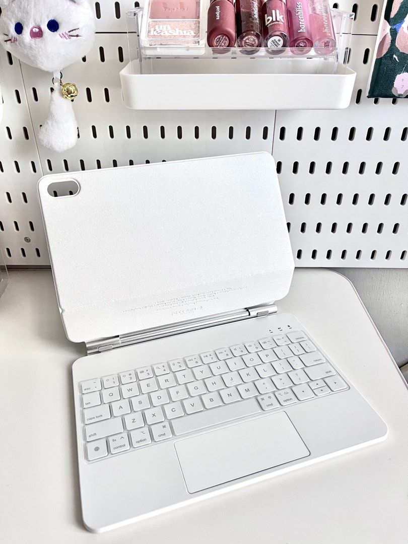 Ipad Keyboard (Category: Laptops & Notebooks) located in Manila. Submitted by belle.xci (Listing ID 1461982108, Image 1). Description: Goojodoq Ipad Keyboard for 10th/11th Gen Good as new, comes with its box, chord, and free silicone keyboard cover.