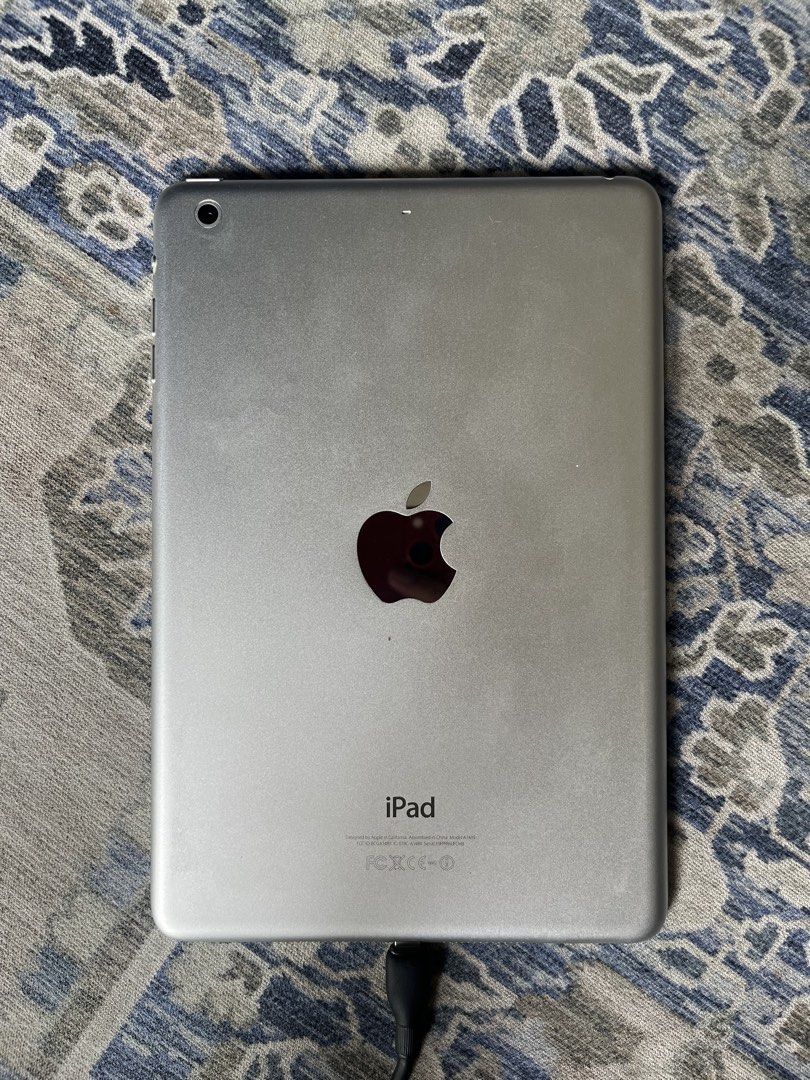 ipad mini 2 (Category: iPad) located in Kajang. Submitted by zzz06 (Listing ID 1461812821, Image 2). Description: - ipad mini 2 - 16 gb - Condition : 9/10 - All function as well - Not aupport latest ios - Sesuai untuk nak dengar lagu - POST + RM5 only.