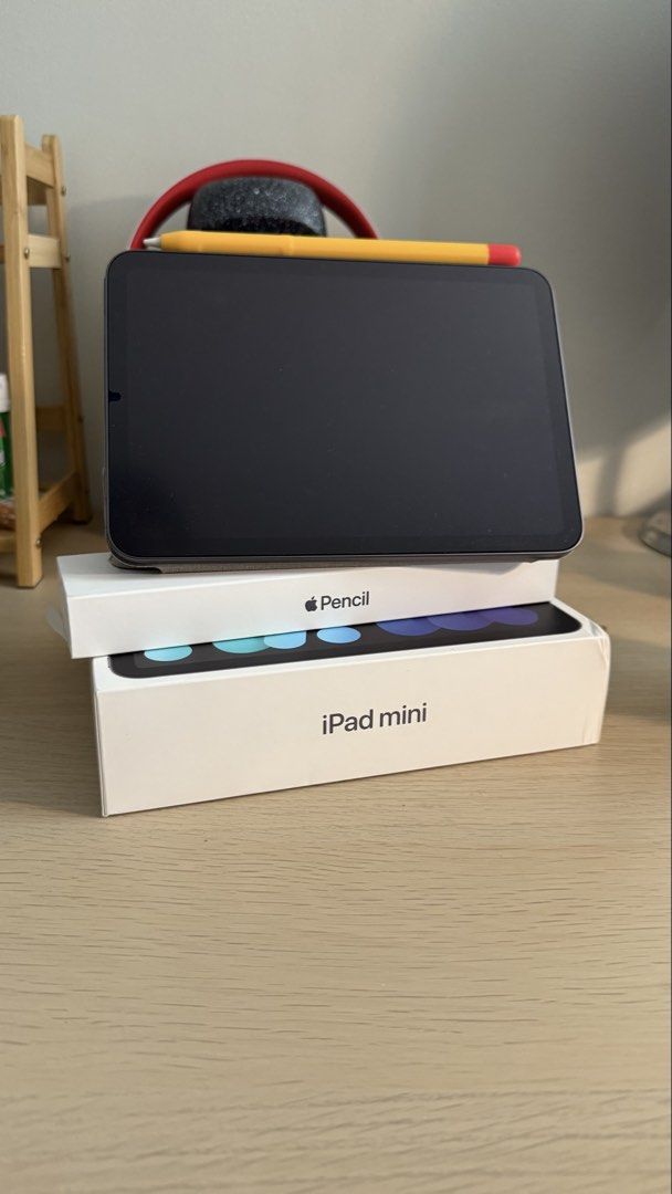 iPad mini 6th gen + apple pencil (Category: iPad) located in Paranaque City. Submitted by closetclearing_ (Listing ID 1461823625, Image 1). Description: Rfs: will buy actual e-reader instead, rarely used - non-cellular - 64gb - closed at 22k with apple pencil.