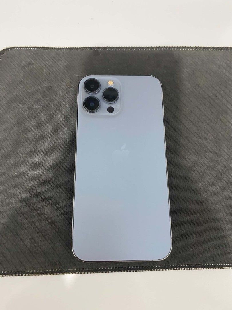 IPhone 13 Pro max 512gb (Category: E-Readers) located in Puerto Galera. Submitted by nexkinz (Listing ID 1461936024, Image 1). Description: FOR SALE: iPhone 13 Pro Max (512GB)Price: ₱28,000 (Slightly Negotiable)Storage: 512GB (Huge storage, perfect for heavy photo/video use)Condition: 10/10 Cosmetic condition. Super makinis, no scratches, no dents.History: Never been opened or repaired. All original parts. Face ID and True Tone are 100% working.B