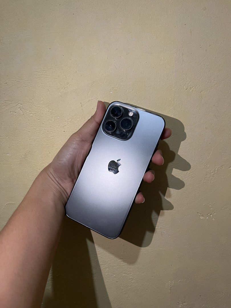 Iphone 13promax (Category: iPhone X Series) located in Manila. Submitted by gryhndzzz (Listing ID 1461962495, Image 2). Description: Iphone 13 Pro Max Metallic Gray ₱21k •256gb •85% batt health •face ID working •Smooth Performance (no history of repairs •ANY SIM Honest Issue: Apple ID bypass Meet up📍WITHIN MAKATI/LAGUNA.
