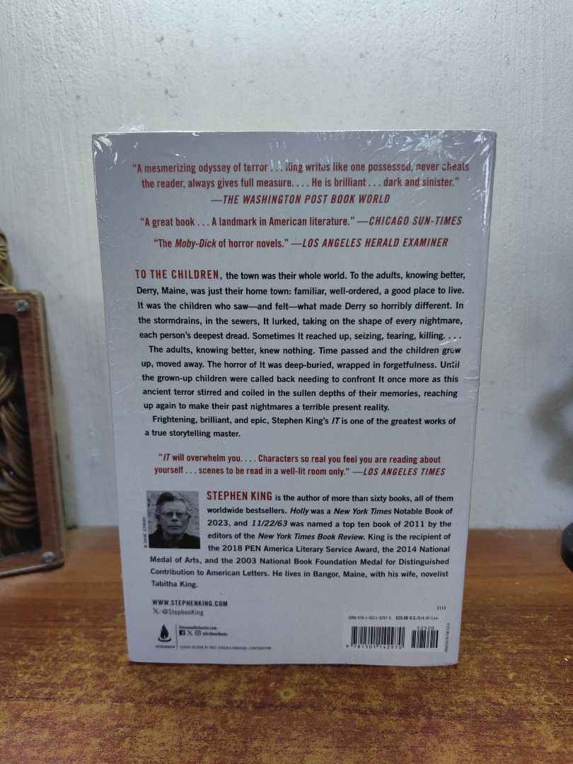 IT (Trade Paperback) - Stephen King (Category: Magazines) located in Tarlac. Submitted by chapterse7en (Listing ID 1461289628, Image 2). Description: IMPORTANT: Serious buyers only. Lowballers and unresponsive buyers who ghost the chat will be automatically BLOCKED. Please do not message if you have no real intention of purchasing. Thank you for respecting my time. Brandnew Remaindered Copy Trade Paperback May or may not have minor imperfections 