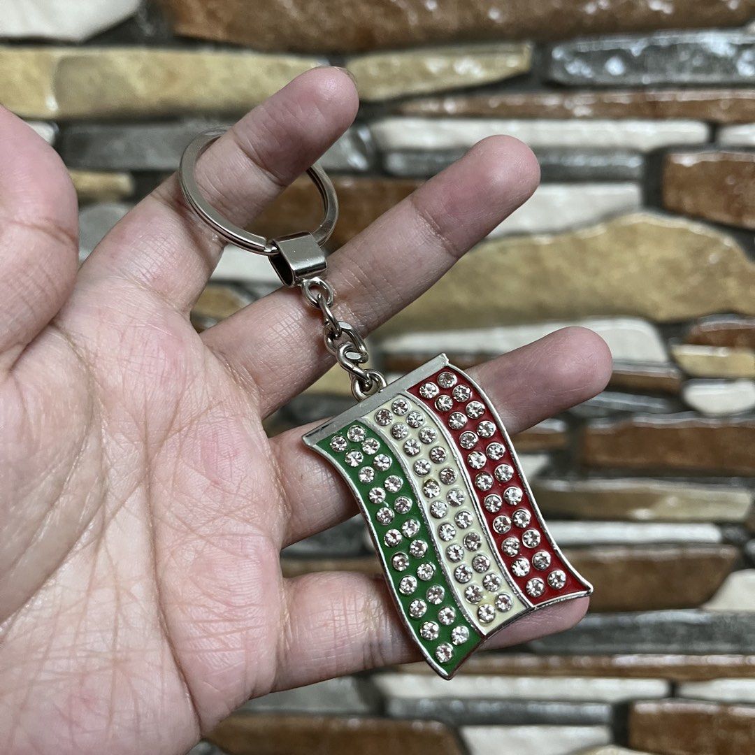 Italian Flag Rhinestone Keychain (Category: Other Accessories) located in San Pedro. Submitted by rainyydayy (Listing ID 1460653987, Image 1). Description: - Italian flag design keychain - Decorated with shiny rhinestones - Ideal for keys or bags - Great accessory for pride or decoration - Features a metal ring for easy attachment.