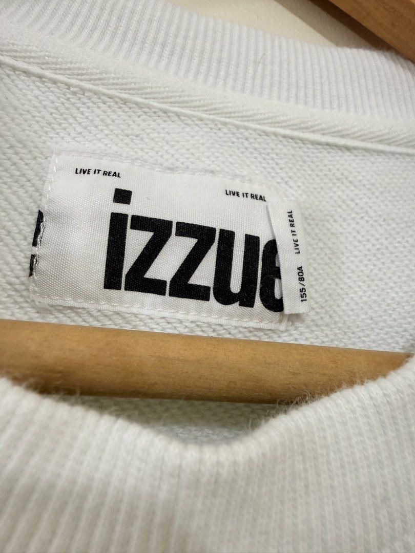 IZZUE White Cropped Sweatshirt with Heart Logo (Category: Longsleeves) located in Solano. Submitted by hayami. (Listing ID 1461919147, Image 3). Description: IZZUE Cropped White Sweatshirt Size on tag- XS but fits medium frame as well .