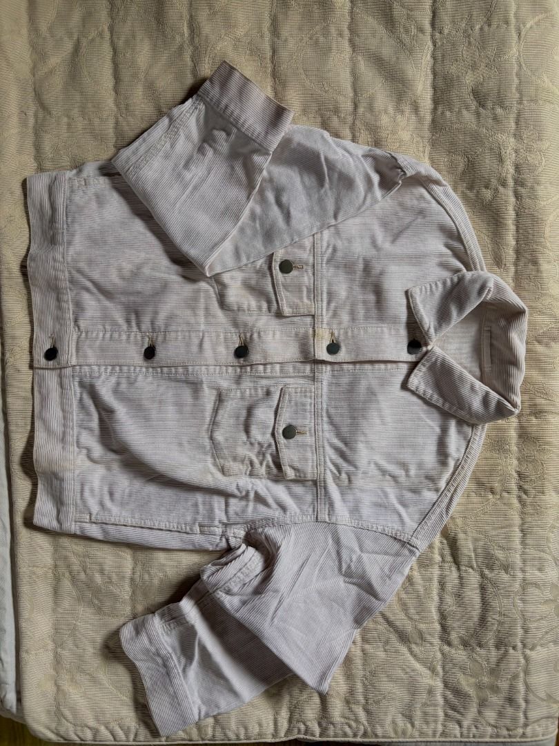Jacket (Category: Coats, Jackets and Outerwear) located in Zamboanga. Submitted by annjilhani14 (Listing ID 1461849101, Image 3). Description: Uniqlo Corduroy Jacket Size M on tag.