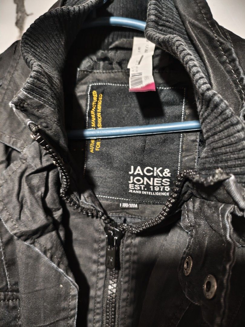 Jack&jones jacket (makapal) (Category: Coats, Jackets and Outerwear) located in Las Pinas. Submitted by yokiesse (Listing ID 1462016954, Image 2). Description: .