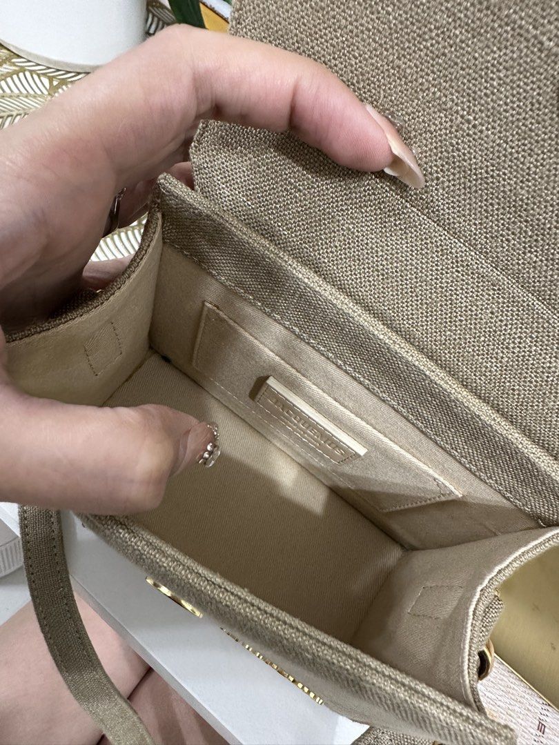 Jacquemus (Category: Luxury Bags & Wallets) located in Manila. Submitted by lovely2817 (Listing ID 1461829412, Image 3). Description: No longer use it. .