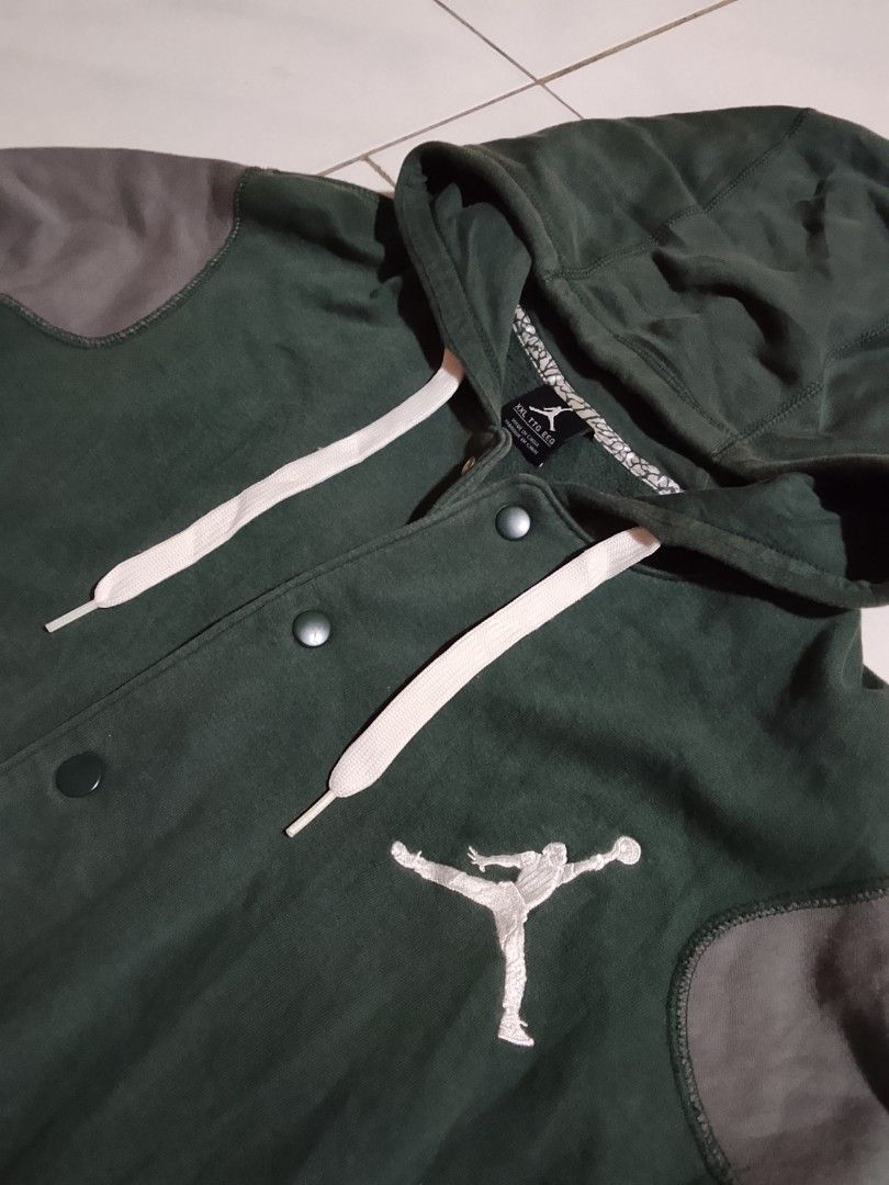 JD Embroid Varsity Jacket (Category: Coats, Jackets and Outerwear) located in Cavite. Submitted by ara.thrifts (Listing ID 1461811148, Image 2). Description: JD Embroid Logo 2xl Width "22" Length "28" no issue excellent condition.