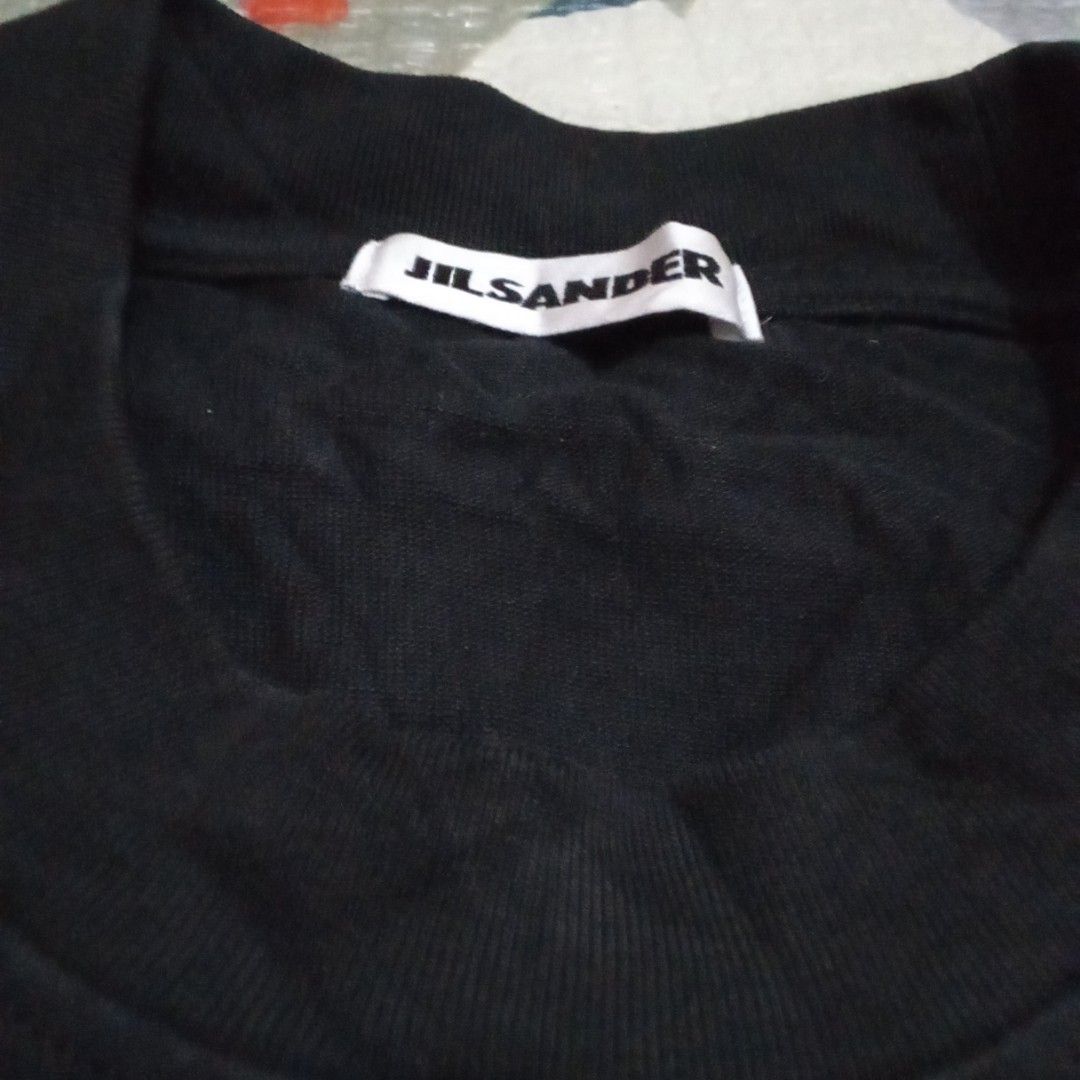 Jil sander (Category: Formal Shirts) located in Manila. Submitted by tcbukay_zxc25 (Listing ID 1461950367, Image 3). Description: jil sander crew neck excellent size medium.