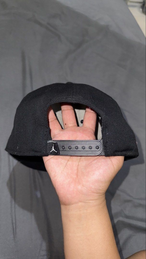 Jordan Snapback Cap Black Jumpman Logo (Category: Caps & Hats) located in Manila. Submitted by nobleangel (Listing ID 1461829364, Image 3). Description: - Classic black Jordan snapback cap - Features iconic embroidered Jumpman logo on the front - Adjustable strap at the back for a customized fit - Original sticker still on the brim - Ideal for casual, everyday style.