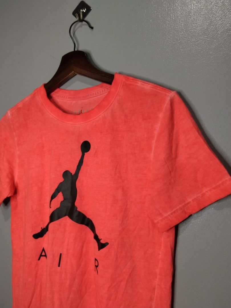 Jordan T-shirt (Category: Activewear) located in Bago City. Submitted by gent.ly.getup (Listing ID 1461912596, Image 2). Description: like new issue: see last pic medium youth 9.8/10 color rate 16 by 24.